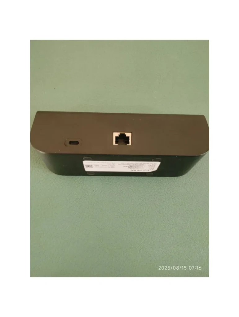 Speed Wi-Fi DOCK 5G 01 のLANポート差し込み口